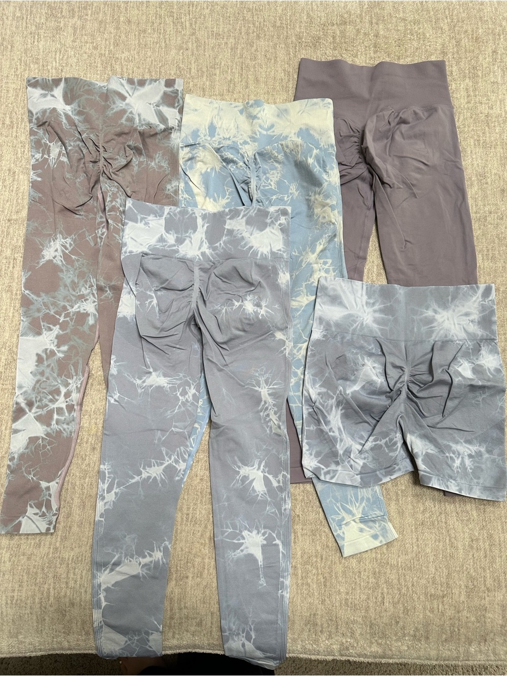 Bundle of 5 Tie-Dye Seamless Scrunch 4 Leggings 1 Shorts MEDIUM